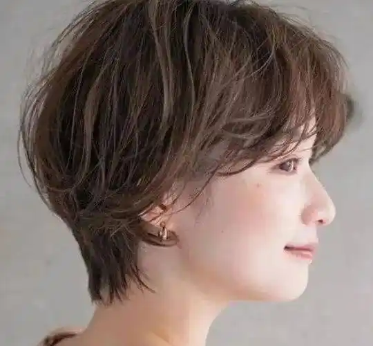 高人气的露耳短发发型,短发控们绝对不容错过