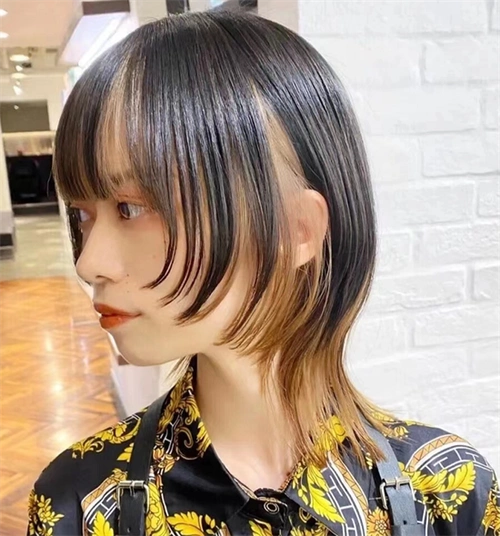 ins风女生狼尾发型 时尚艳压身边的男生_2023年流行发型 - 美发站