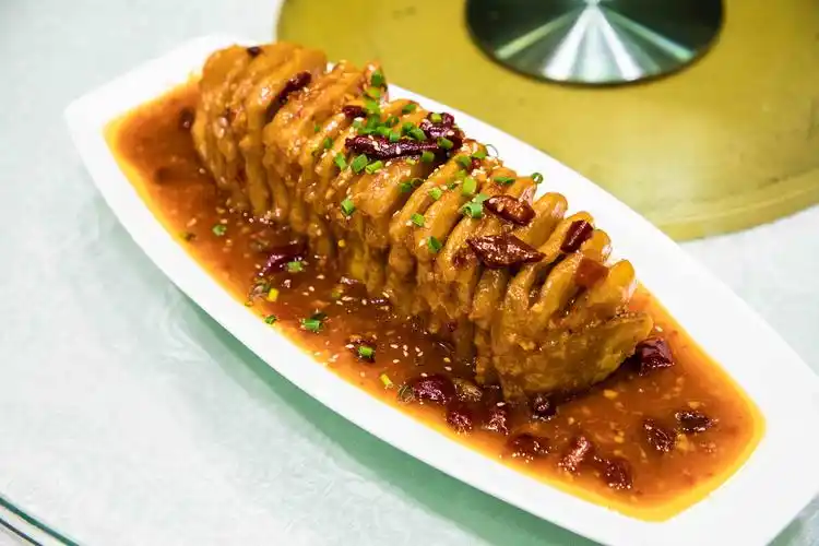 限定原料的热菜主料:待定,各分赛区另行通知.