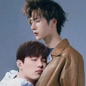 【博君一肖】gg偷看小宝,速度是真的快,啧啧啧,这生怕人看见!