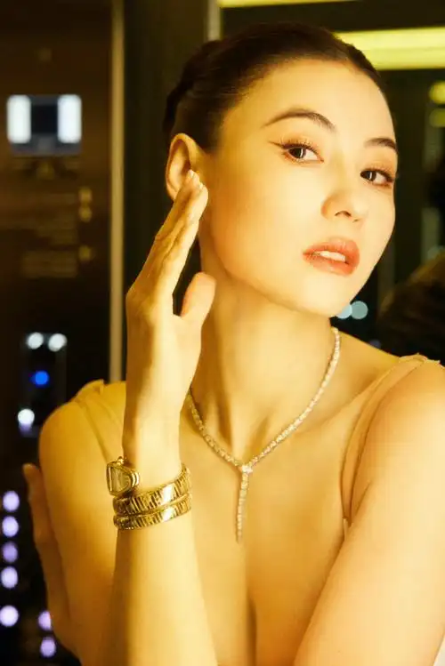 张柏芝光晕折射大片##张柏芝好魅惑#看了张柏芝光晕折射大片感觉好美