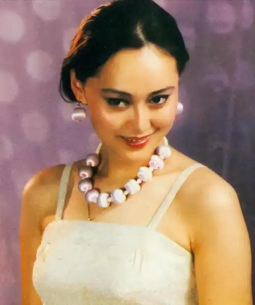 回顾大宋佳抛弃病夫甩掉导演55岁再嫁豪门的她如今怎么样了