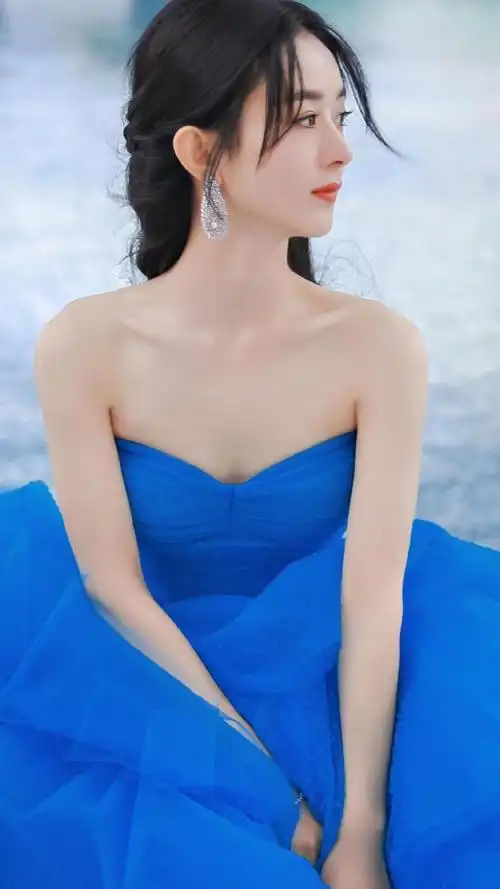 赵丽颖优雅性感蓝色抹胸裙诱人写真