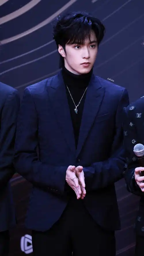 港风帅老公@时代少年团-刘耀文blue-刘耀文#腾讯视频星光大赏##星光