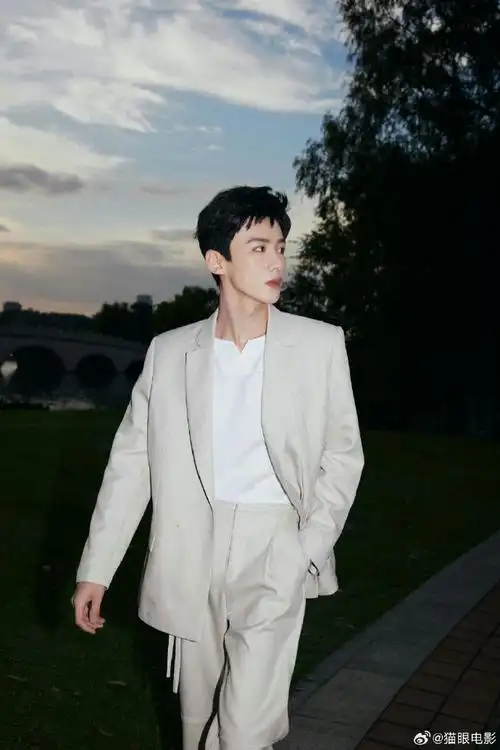 白敬亭1015生日快乐