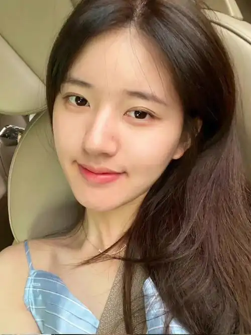 赵露思素颜抗打化妆也可以明艳动人