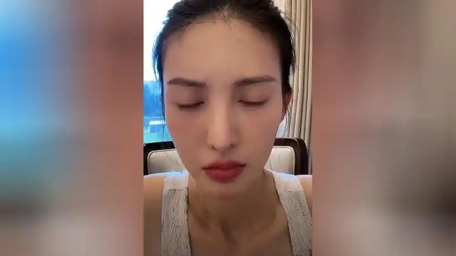 金晨直播回应"抢别人角色":从没抢过!我的工作就是来