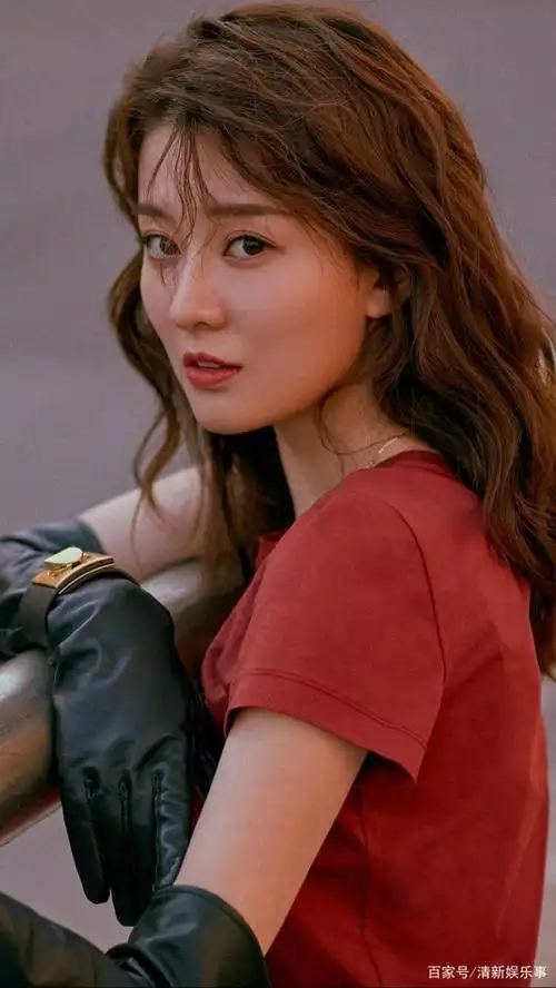 乔欣美照,冰肌莹彻,清新可人,潮范十足