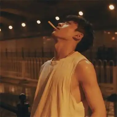 成熟稳重很有氛围感的男生头像图片