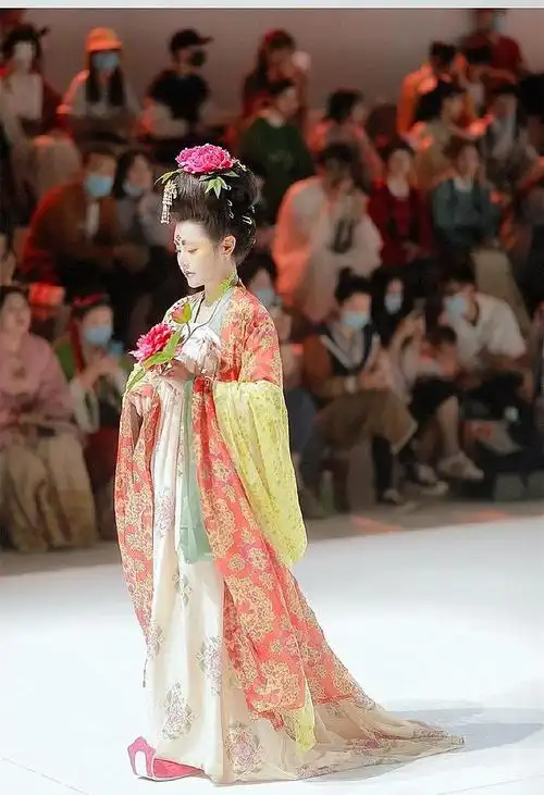 最新出炉的"华裳九州"汉服大赏,优雅惊艳,这是汉服最美的样子