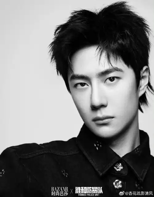 王一博时尚芭莎帅照来袭!  我愿称王一博为杂志硬照之神!