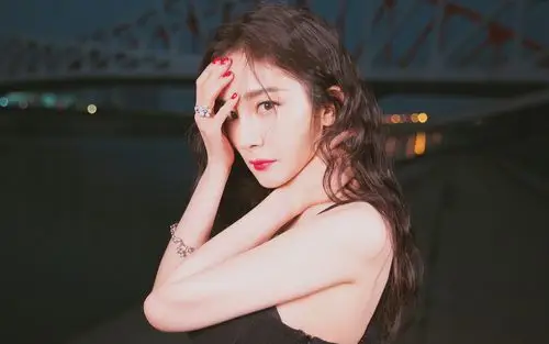 杨幂卷发红唇妩媚高清桌面壁纸_大陆明星_壁纸下载_美桌网