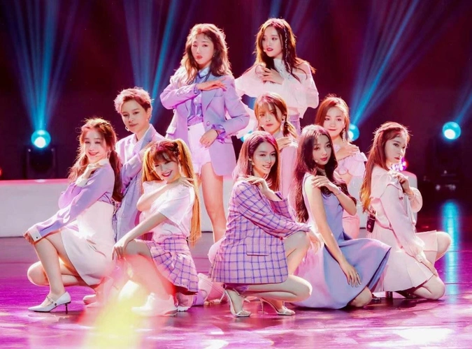 火箭少女应该是国内当下最火的女团了,她们是选秀综艺《创造101》中由