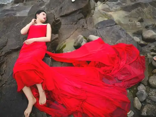 【人像模式】大海红衣美女