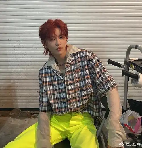 这届女团不好带喻言的满背就算了看到陆柯燃的刺青厉害了