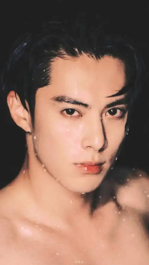 王鹤棣海边湿发九宫格