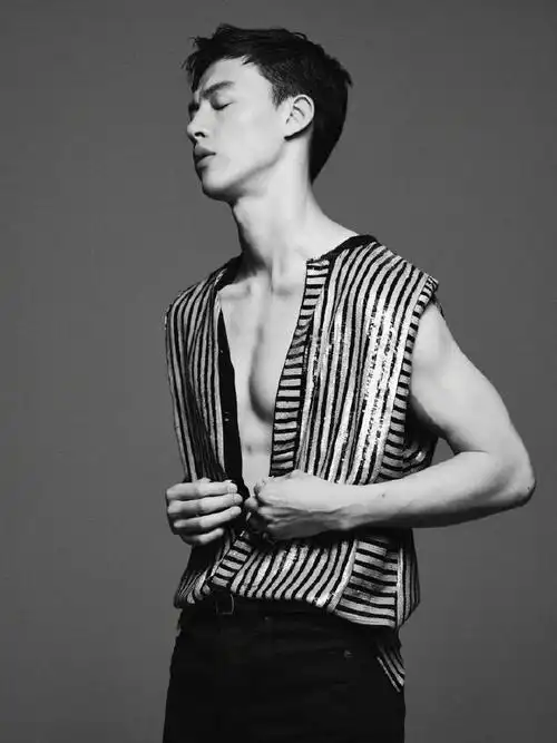 尹昉《红秀grazia》"shall we dance" 舞者和演员, 角色与角色.