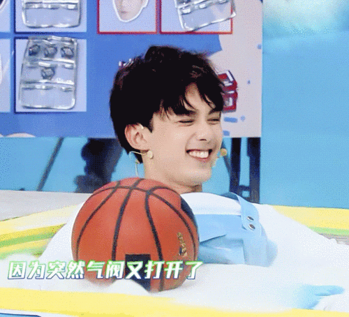 安利猴系boy吴磊 梳下刘海脸上有肉肉找准左脸绝美.