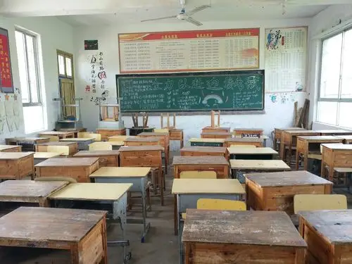 跟旧教室告别,锁一段美好的回忆.
