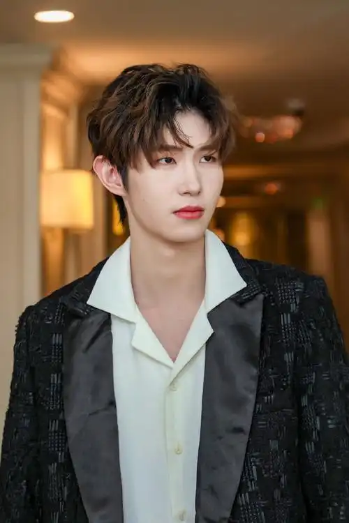 一诺西装好帅##一诺心形刘海##kpl选手微博之夜西装造型