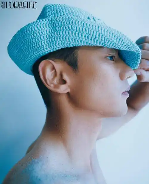 30岁的宁泽涛首次登上《《时装男士》》封面,无衣上身秀肌肉荷尔蒙爆