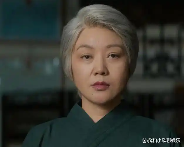 面容苍老!52岁闫妮"毁容式"近照曝光,放弃打美容针演沧桑老人