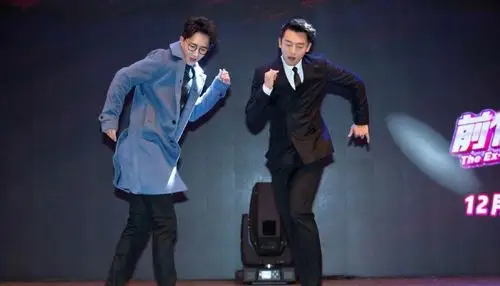 郑恺给邓超送生日祝福,并晒邓超腹肌照给粉丝们送福利