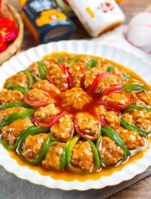 淀粉,清水详细步骤1,红萝卜切片,绿萝卜切片(不要切太厚,不容易造型)