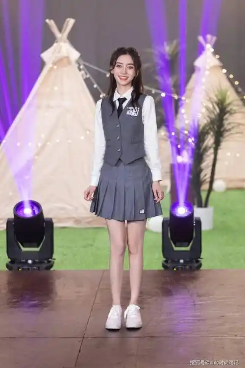 微微一笑很倾城,"贝微微"杨颖的夏日青春感穿搭,泰裤辣