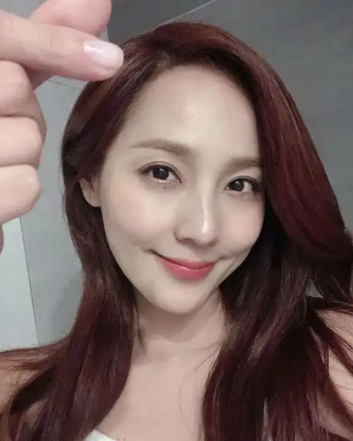 前ses成员柳真用自拍向大家展示了什么是真正的自然美