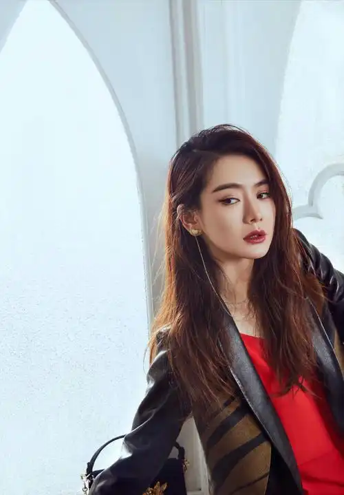 戚薇冷艳魅惑时尚写真大片