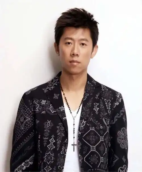 15年后再看夏雨,放弃高圆圆,回到袁泉身边,才是正确的选择