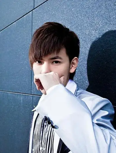 男生厚刘海短碎发发型设计,短发图片,发型图片