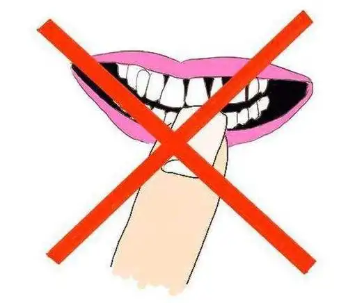 幼儿啃指甲的危害:幼儿咬指甲,首先会给指甲造成损伤,容易造成手指