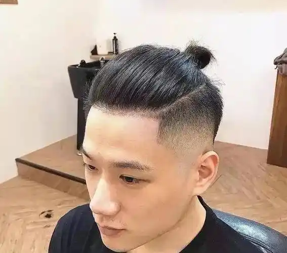 夏季男生流行发型潮男必剪的男生短发