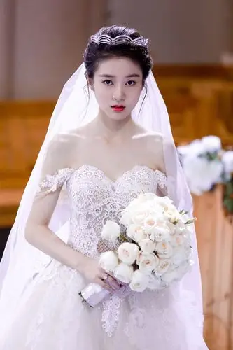 张雪迎泡沫之夏穿婚纱狂撒糖寄语角色获祝福