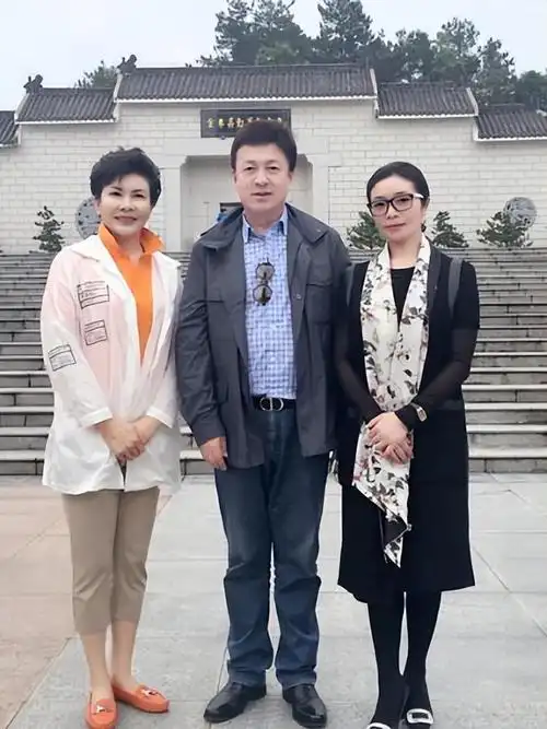 回顾歌唱家吕继宏63岁未婚无儿女和不婚不育的张也在一起21年