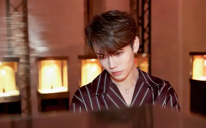 林彦俊潇洒帅气写真桌面壁纸