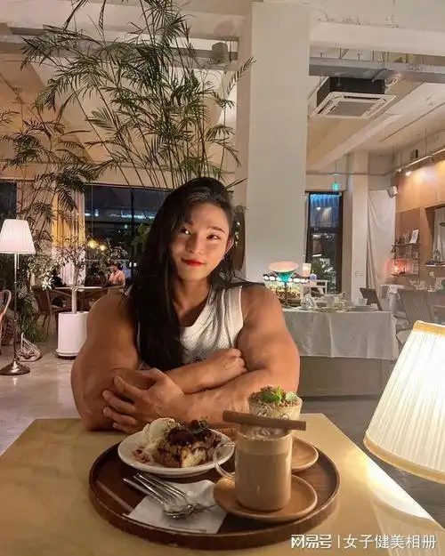 令人叹为观止的肌肉女浩克!奥赛舞台上的健美女神eun hee kang