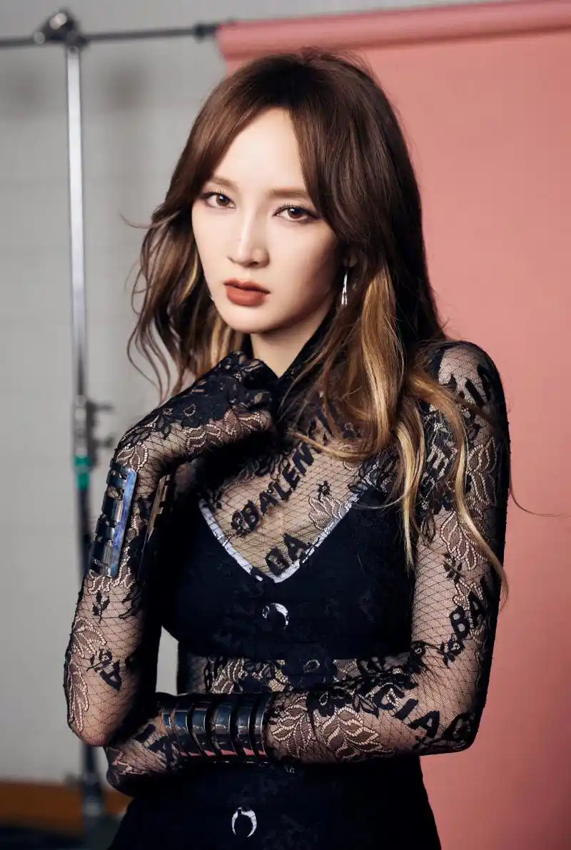 孟佳,透视裙造型  #心随星动