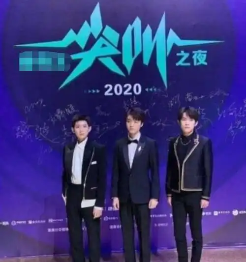 有种自暴自弃叫"王源的身高",看三人同框的鞋跟,真是有苦难言