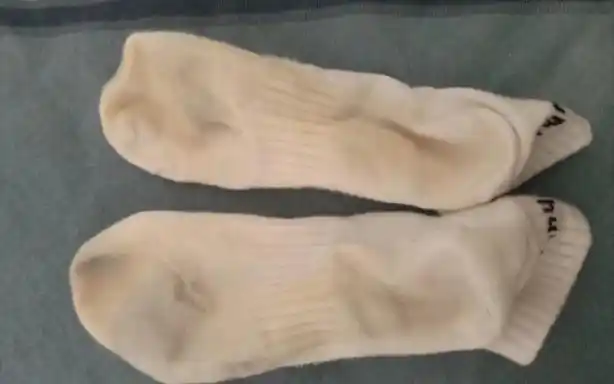 棉袜控们可有福啦:臭袜子攒了一堆了,味道庞臭我可不想要了