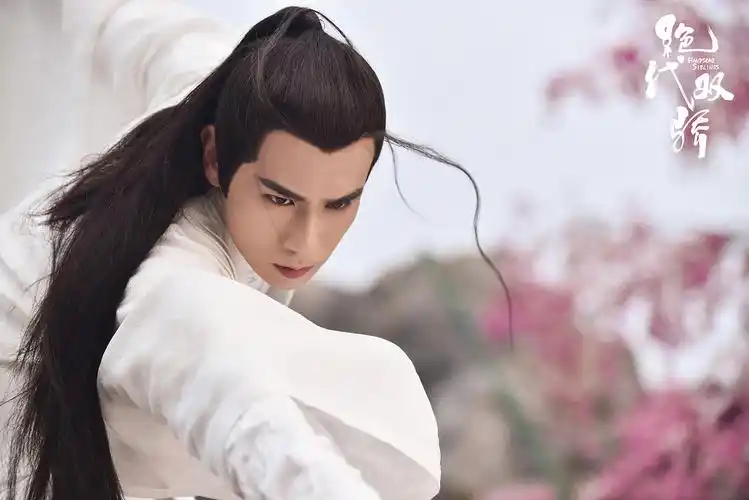 《绝代双骄》获得的优秀成绩,一定程度上给古装武侠类作品重回电视