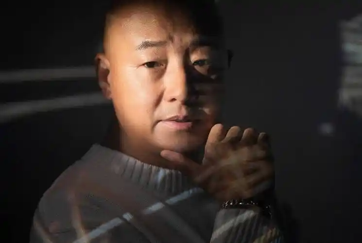 演得了小丑当得了主唱能屈能伸的周晓鸥原来还是个星二代