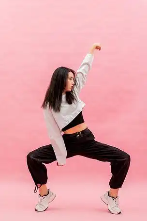 爵士街舞青年女生跳舞技巧动作