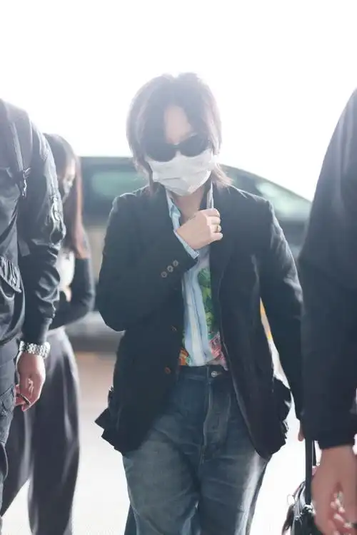 周笔畅超话#周笔畅出道19周年快乐#这谁顶得住啊!老公