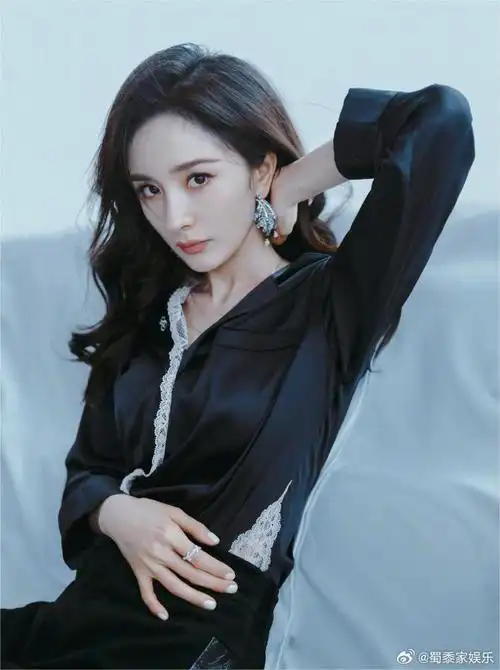 杨幂蕾丝睡衣大片## 杨幂最新睡衣造型图