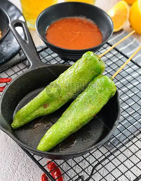 炸尖椒串美食