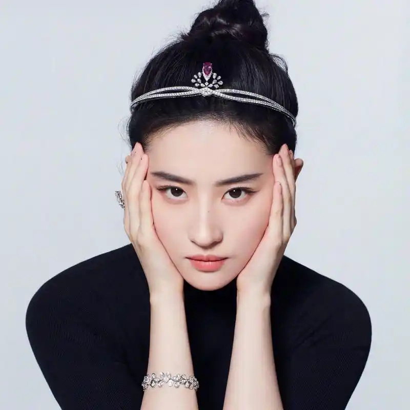 刘亦菲高清无修怼脸图,眼纹唇纹颈纹全暴露,牙齿发黄明显