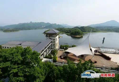 河南商城县汤泉池惬享药泉坐赏青山秀水